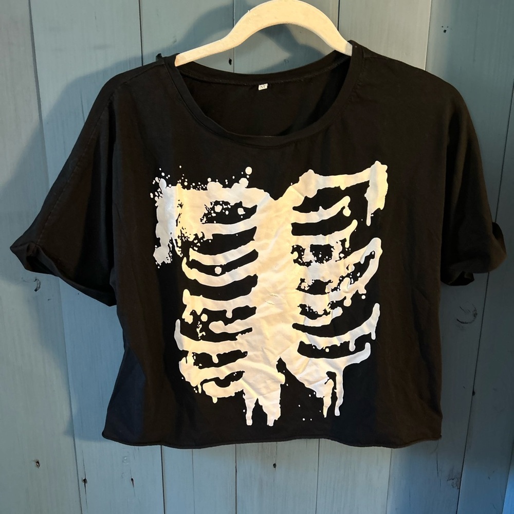 Black Skeleton Graphic Crop T-Shirt | Size Medium